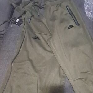 Nike Men's Green Jogger Pants